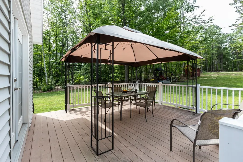 10 Scott Lane Deerfield NH 03037