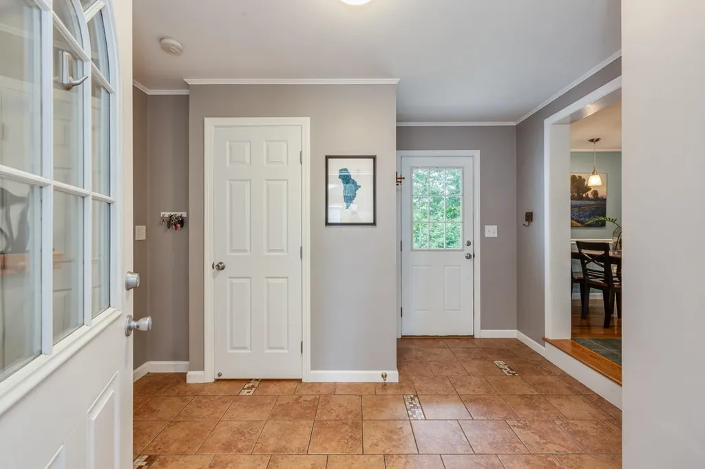 10 Scott Lane Deerfield NH 03037
