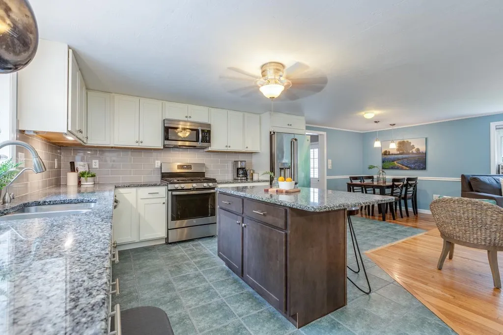 10 Scott Lane Deerfield NH 03037