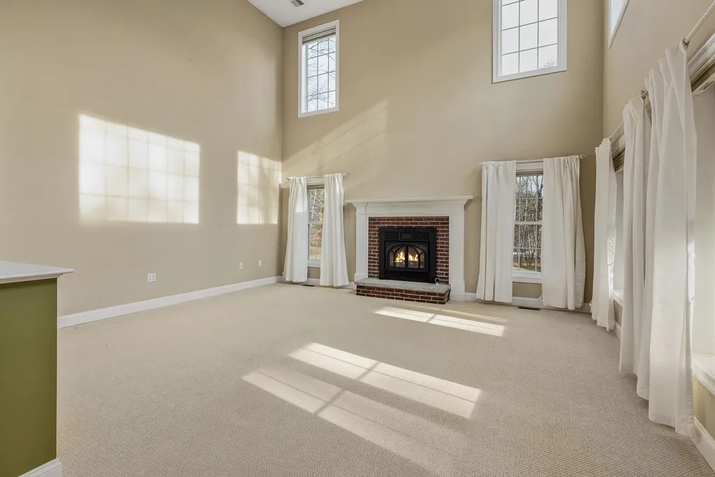 30 Maplevale Road East Kingston NH 03827