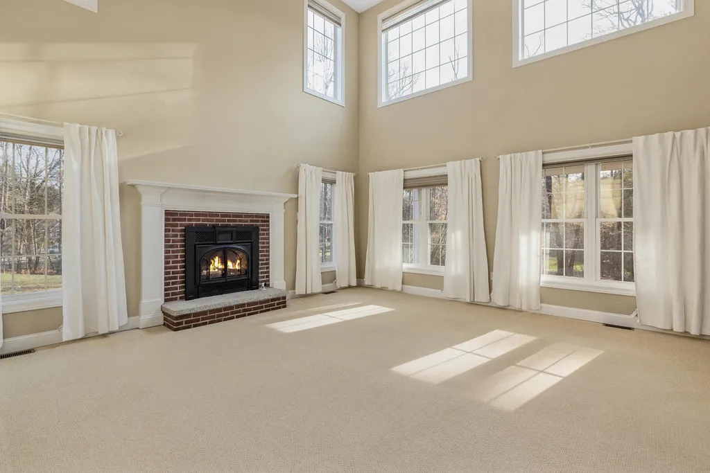 30 Maplevale Road East Kingston NH 03827