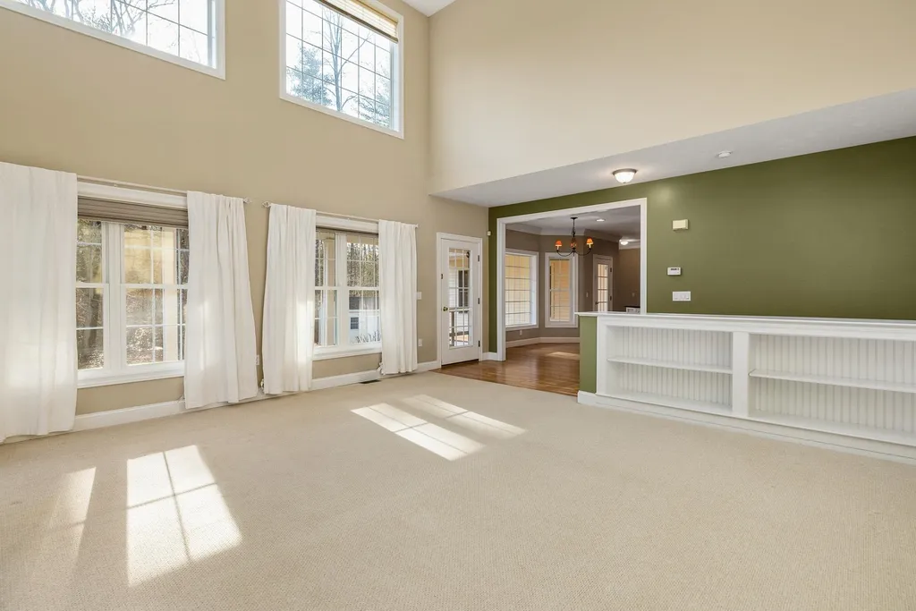 30 Maplevale Road East Kingston NH 03827