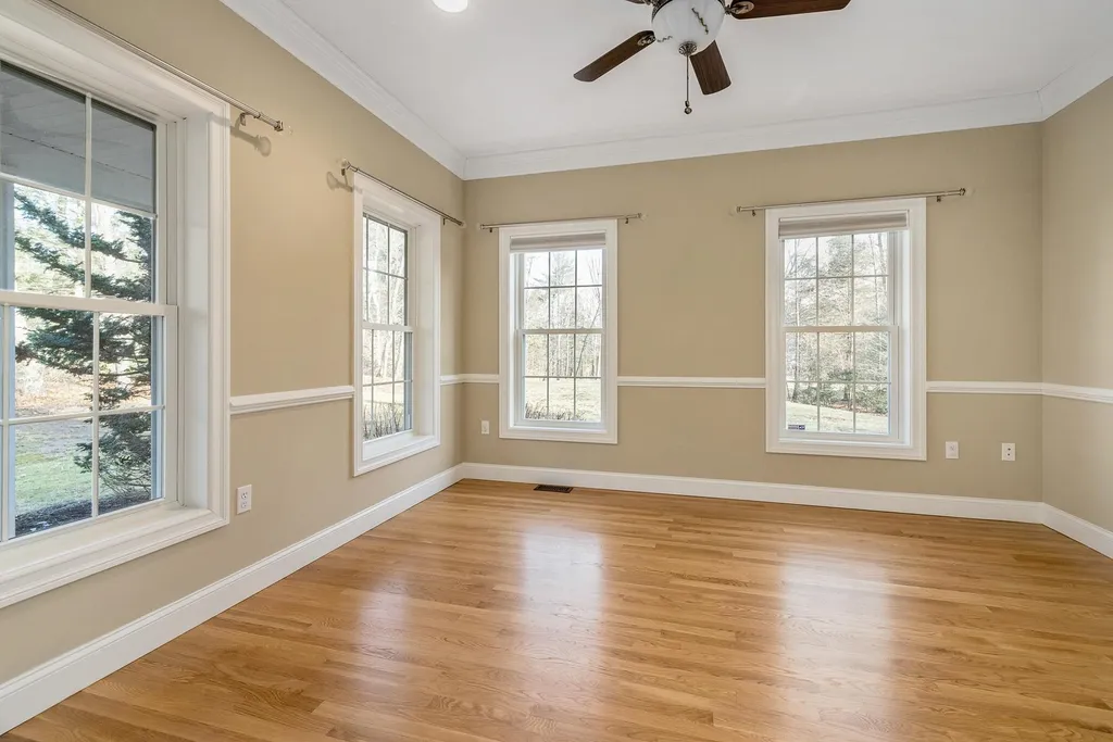 30 Maplevale Road East Kingston NH 03827