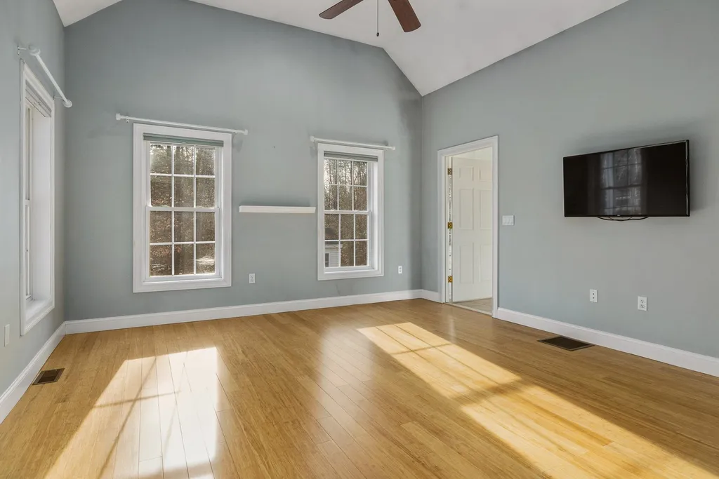 30 Maplevale Road East Kingston NH 03827
