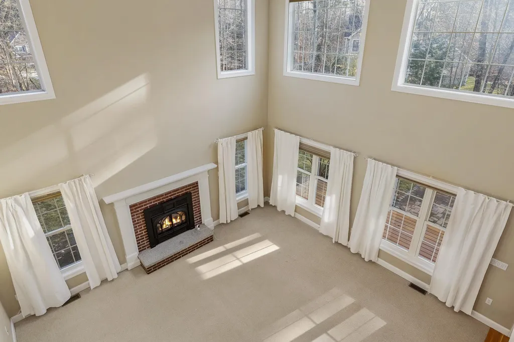 30 Maplevale Road East Kingston NH 03827