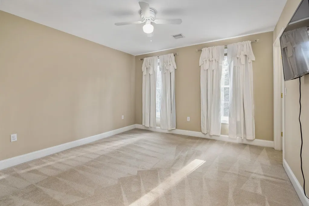 30 Maplevale Road East Kingston NH 03827