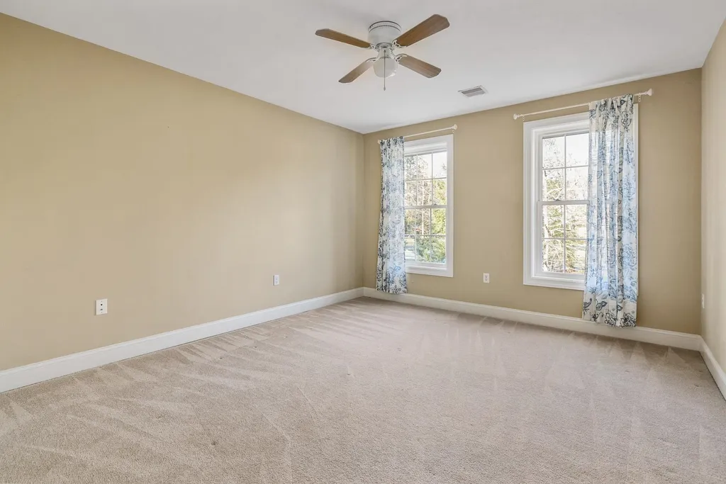 30 Maplevale Road East Kingston NH 03827