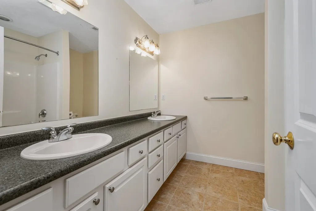 30 Maplevale Road East Kingston NH 03827