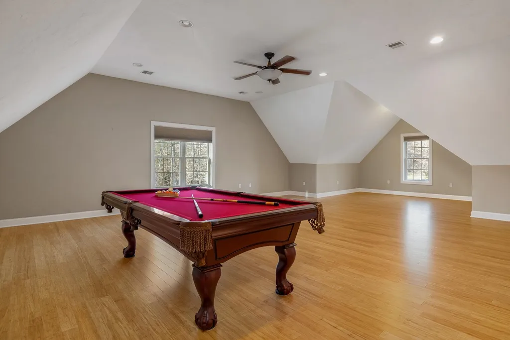30 Maplevale Road East Kingston NH 03827