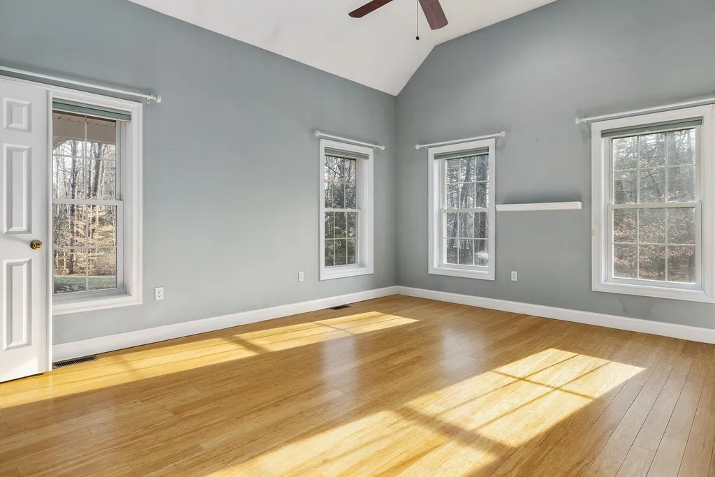 30 Maplevale Road East Kingston NH 03827