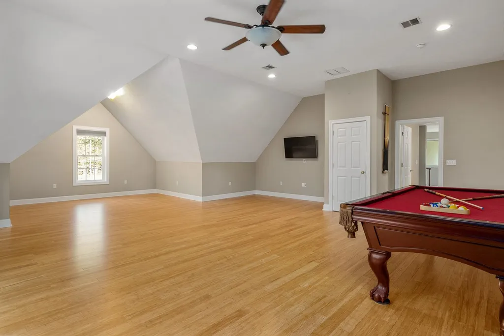 30 Maplevale Road East Kingston NH 03827