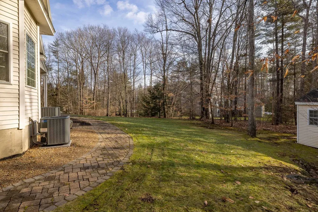 30 Maplevale Road East Kingston NH 03827