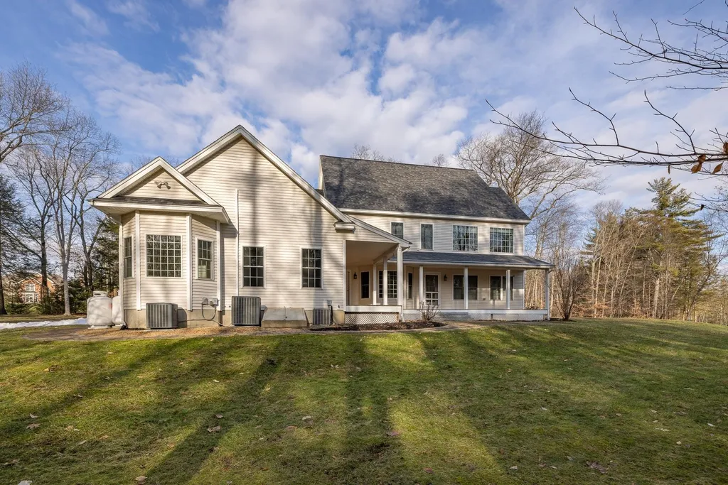 30 Maplevale Road East Kingston NH 03827