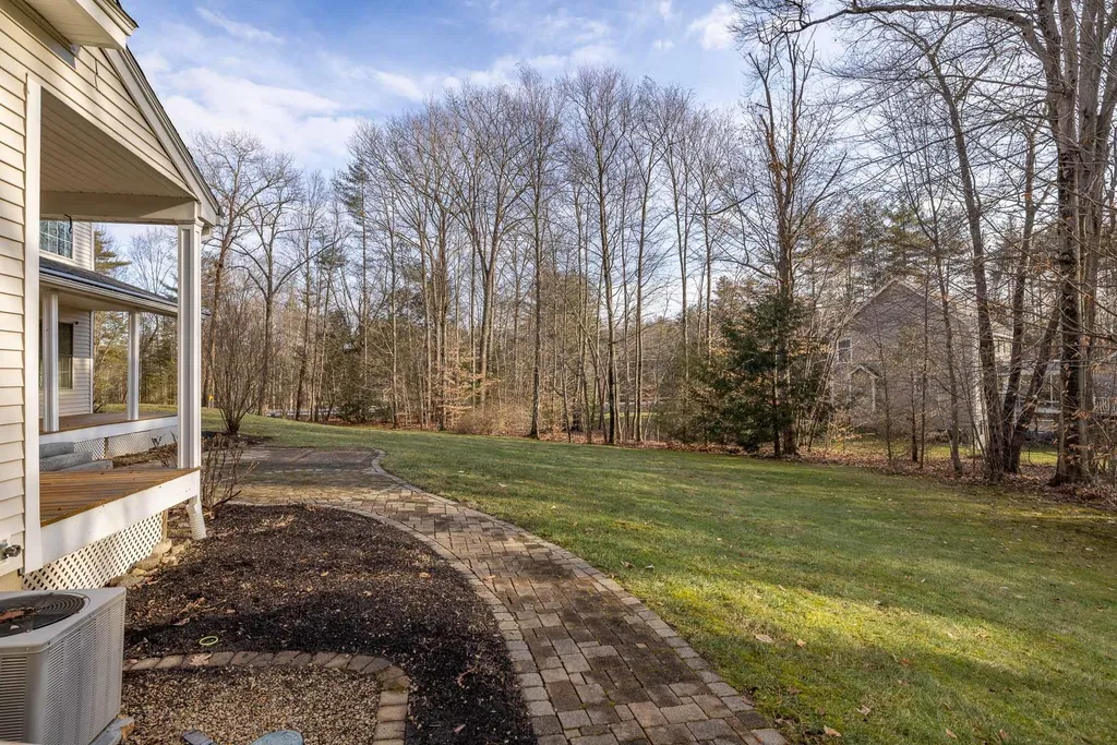 30 Maplevale Road East Kingston NH 03827