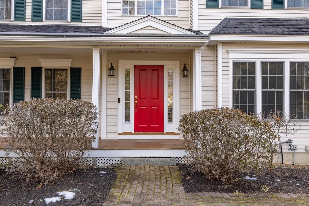 30 Maplevale Road East Kingston NH 03827