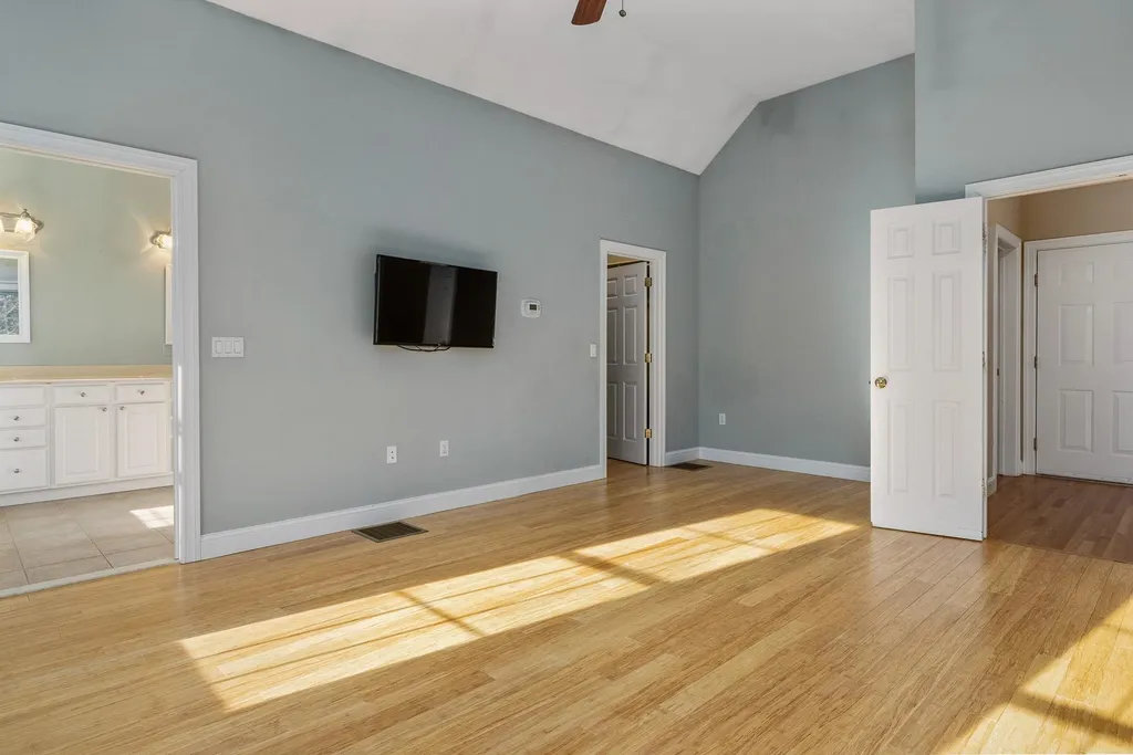 30 Maplevale Road East Kingston NH 03827
