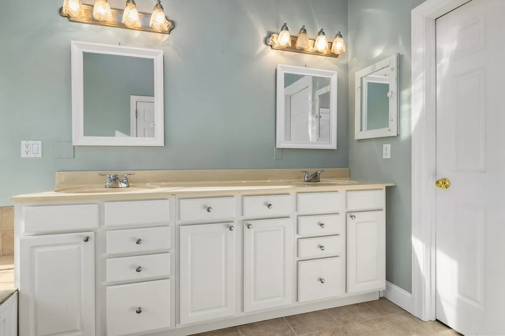 30 Maplevale Road East Kingston NH 03827