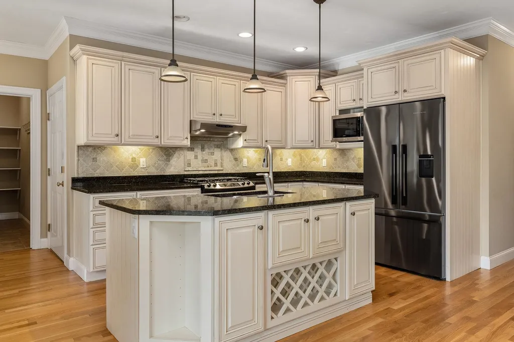 30 Maplevale Road East Kingston NH 03827