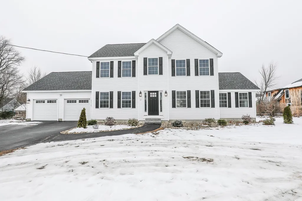 74 Church Street Goffstown NH 03045