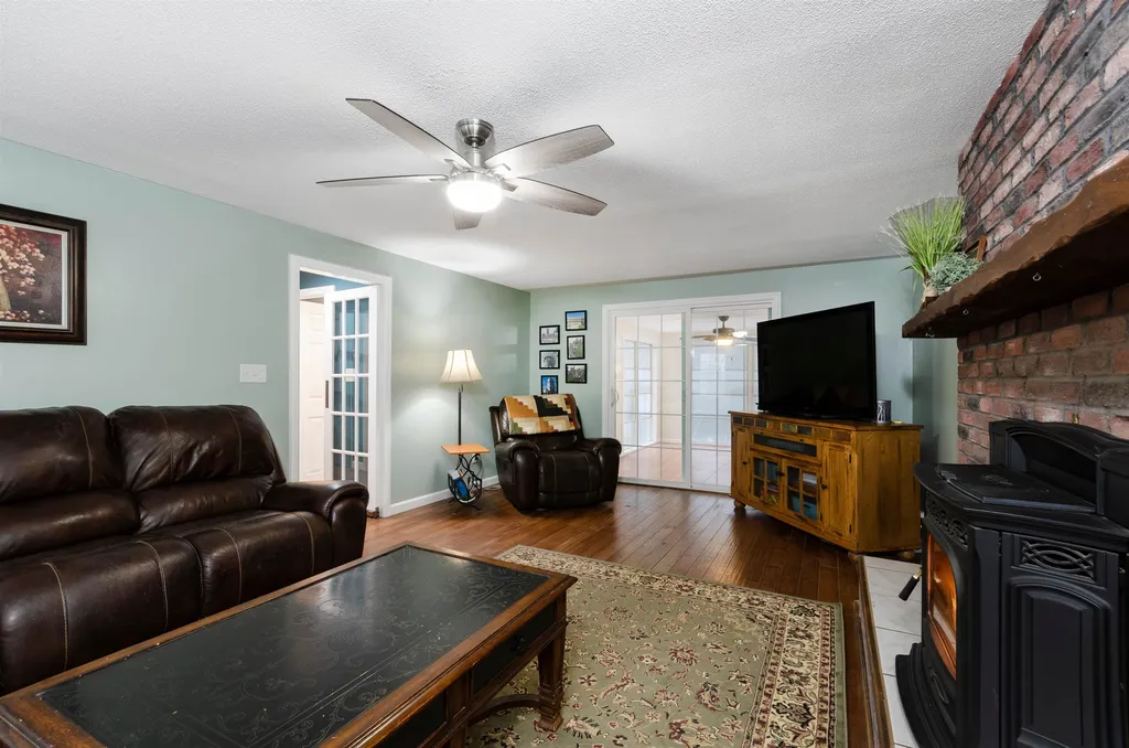 8 Rockwood Terrace Auburn NH 03032