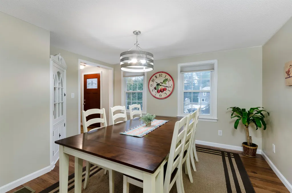 8 Rockwood Terrace Auburn NH 03032