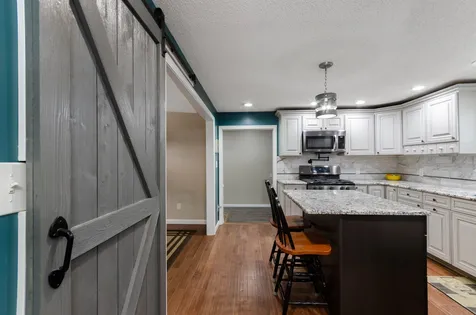 8 Rockwood Terrace Auburn NH 03032