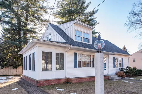 59 Maybrook Avenue Manchester NH 03102