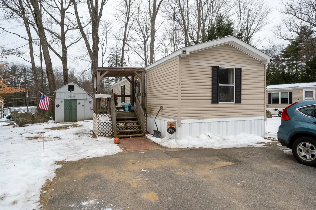 4 Deer Lane Belmont NH 03220