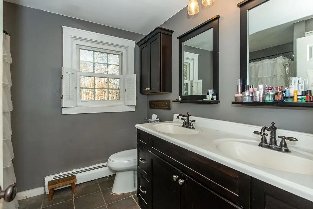 136 Sunny Oaks Terrace Strafford NH 03884