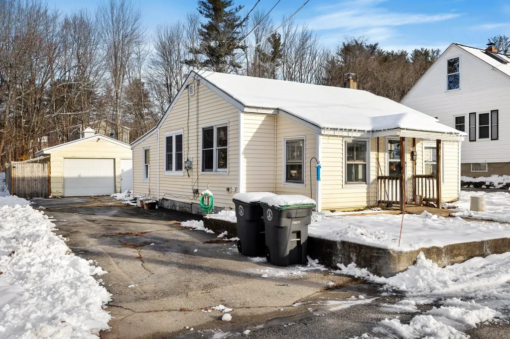 10 Lindy Street Pembroke NH 03275