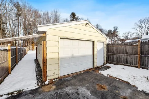 10 Lindy Street Pembroke NH 03275