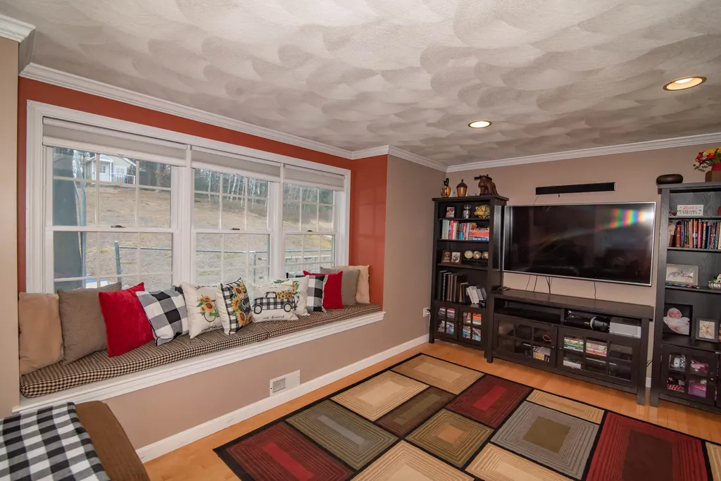 7 Ashley Drive Newton NH 03858