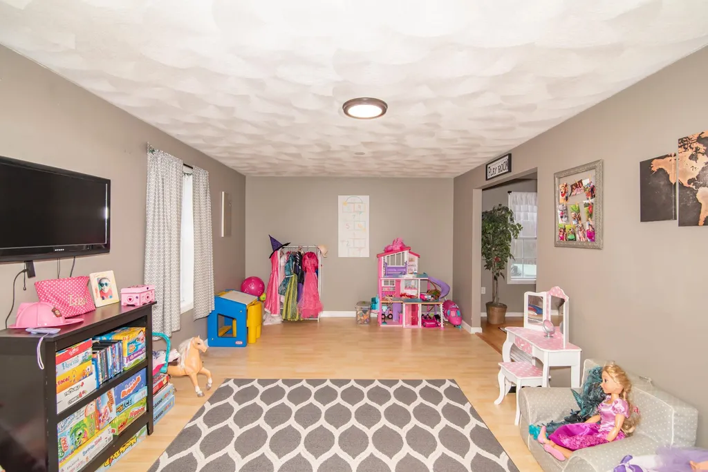 7 Ashley Drive Newton NH 03858
