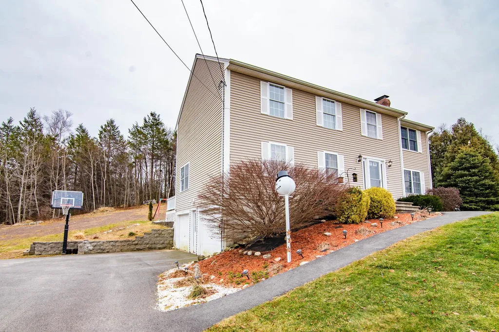 7 Ashley Drive Newton NH 03858