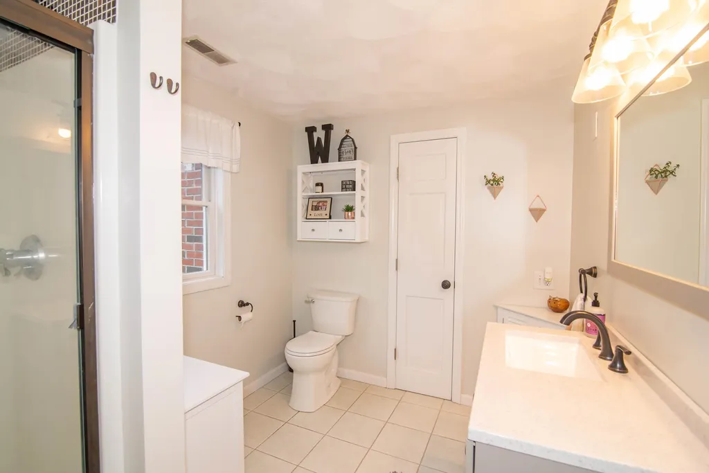 7 Ashley Drive Newton NH 03858