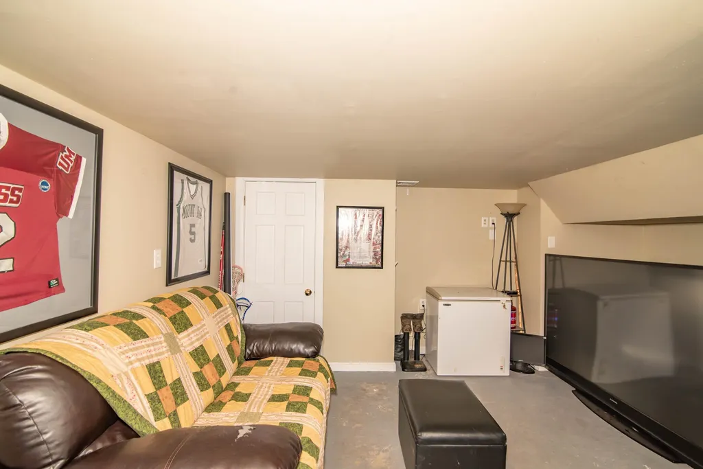 7 Ashley Drive Newton NH 03858