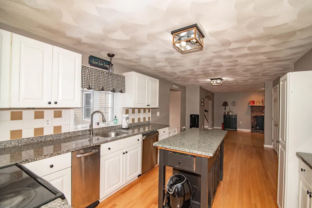 7 Ashley Drive Newton NH 03858