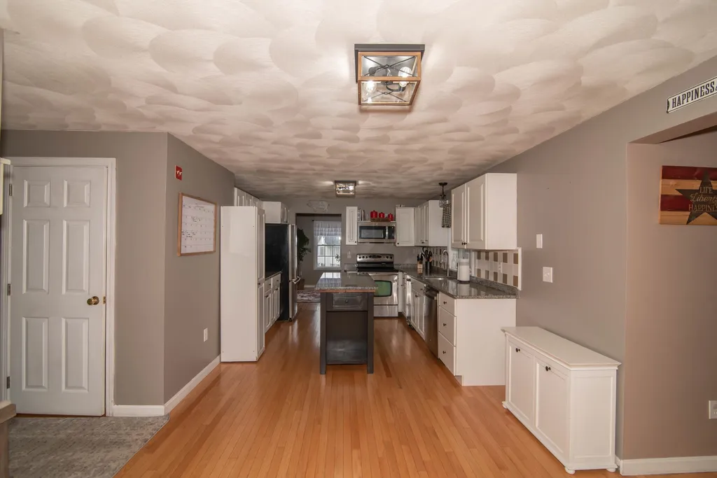 7 Ashley Drive Newton NH 03858