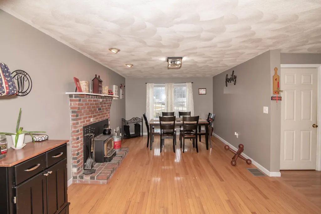 7 Ashley Drive Newton NH 03858