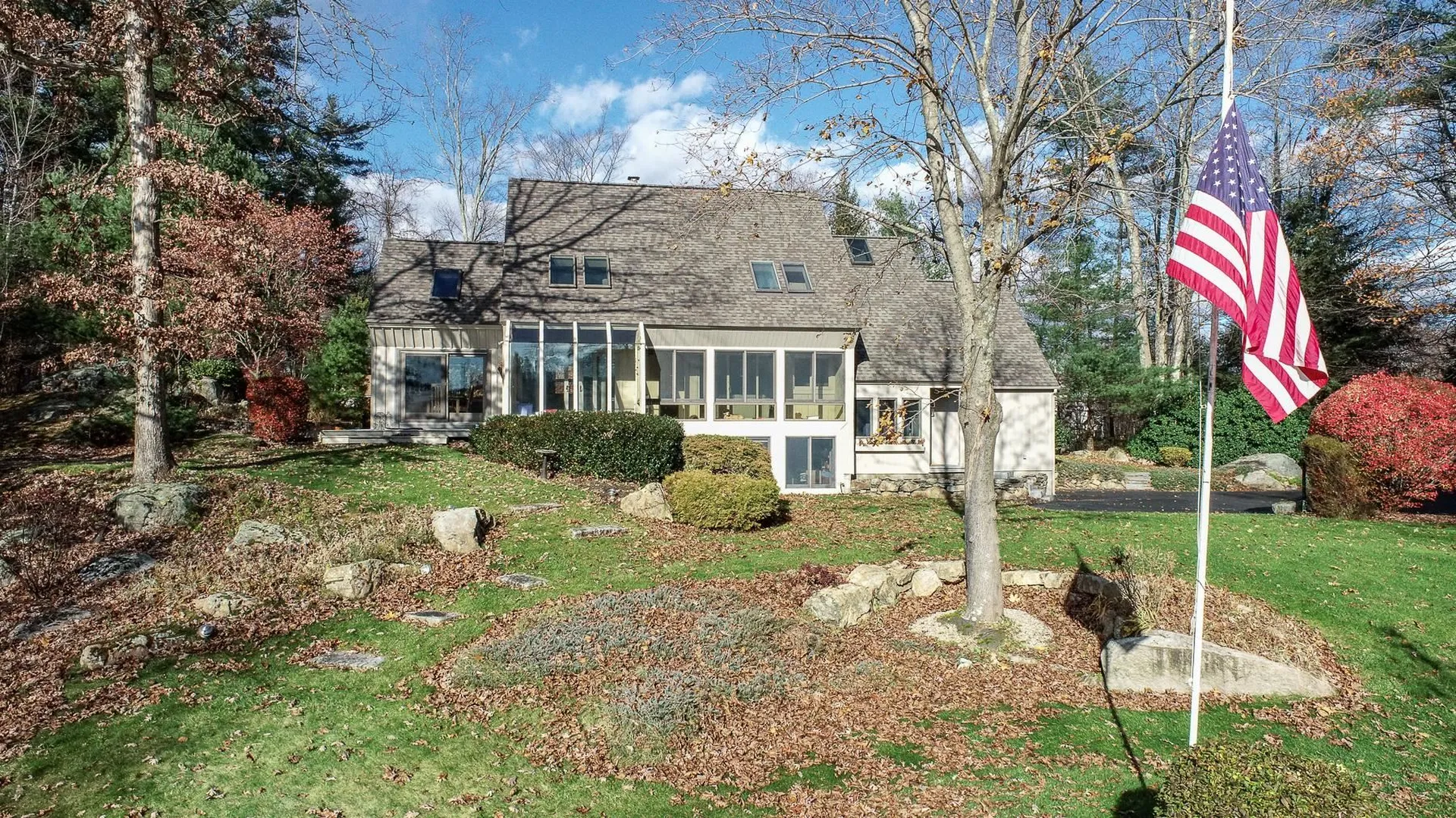 3 Williamsburg Lane Bedford NH 03110