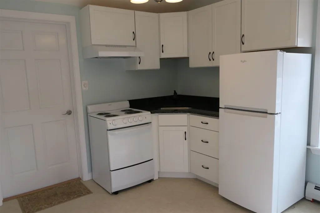 79 South Road Brentwood NH 03833