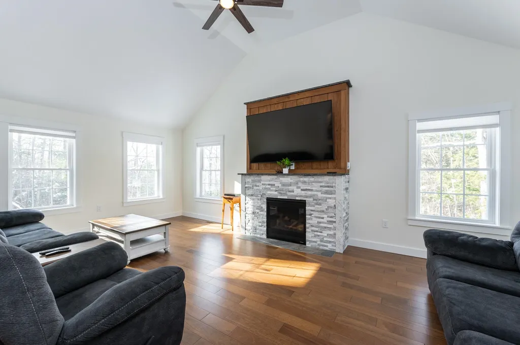 84 Heritage Hill Road Holderness NH 03245