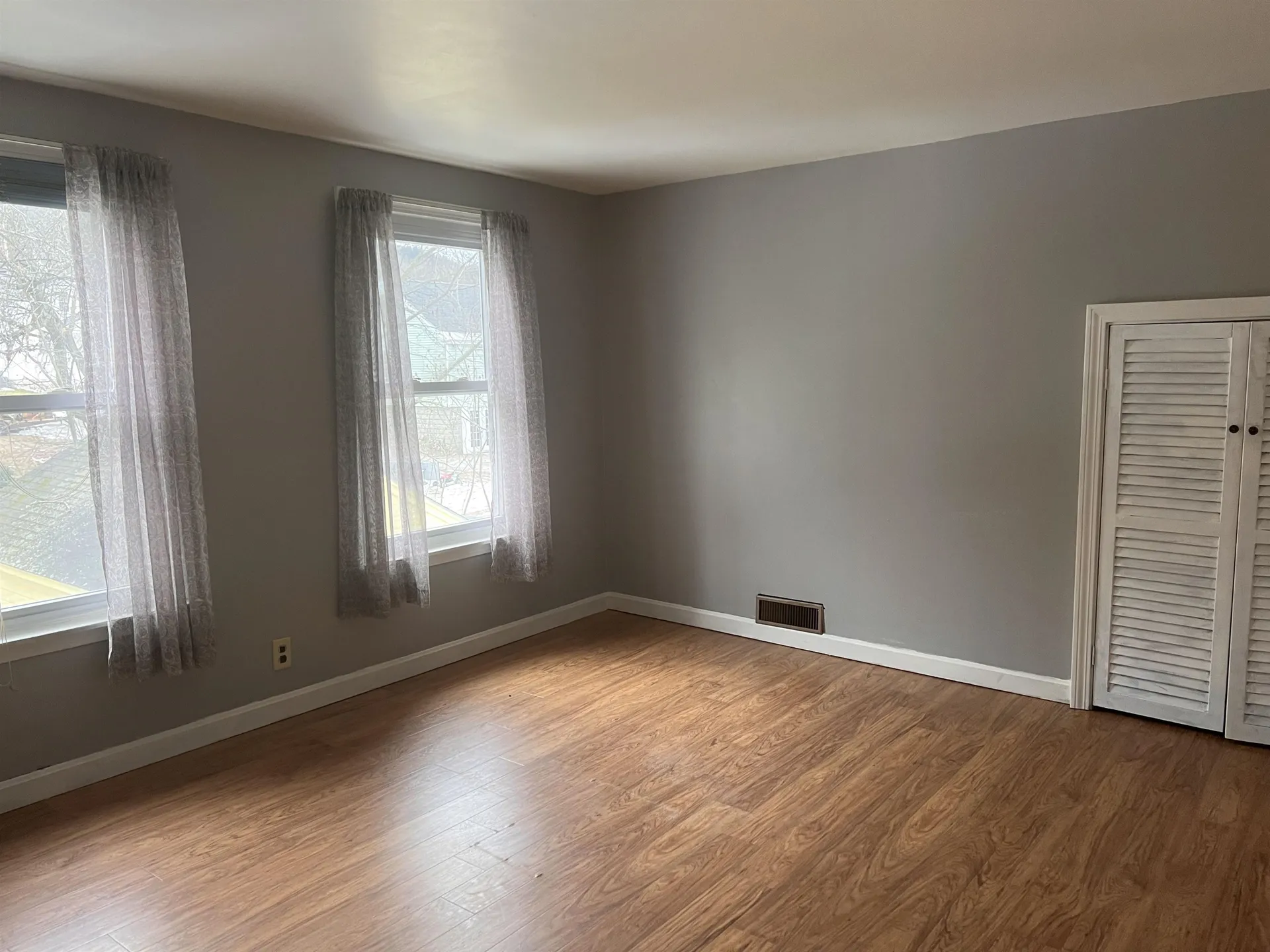 20 Edgewood Street Claremont NH 03743