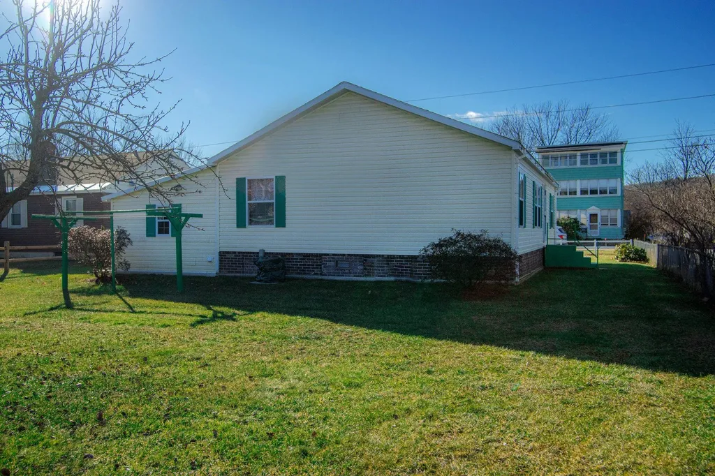 82 Moreland Avenue Brattleboro VT 05301