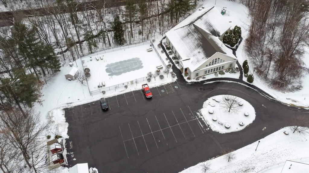 31b Shadowbrook Drive Hudson NH 03051