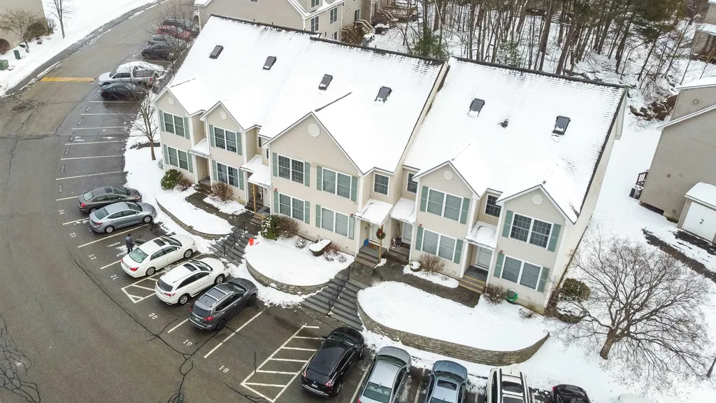 31b Shadowbrook Drive Hudson NH 03051