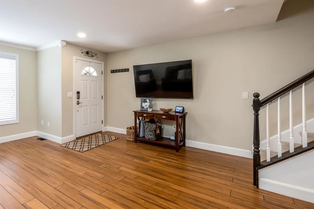 31b Shadowbrook Drive Hudson NH 03051