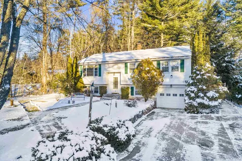 32 West Road Londonderry NH 03053