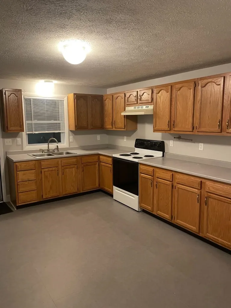 481 Lake Avenue Manchester NH 03103