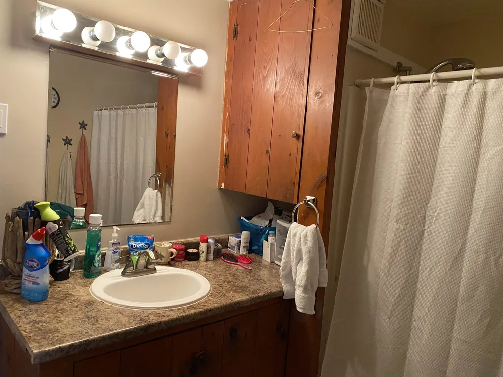 38 Hillcrest Terrace Hartford VT 05001